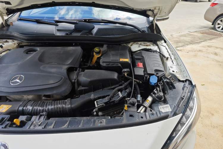 Used Mercedes-Benz GLA 2015 GLA 220 4MATIC Fashion Model Engine Bay Left