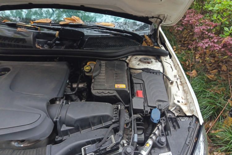 Used Mercedes-Benz GLA 2015 GLA 220 4MATIC Fashion Model Engine Bay Left