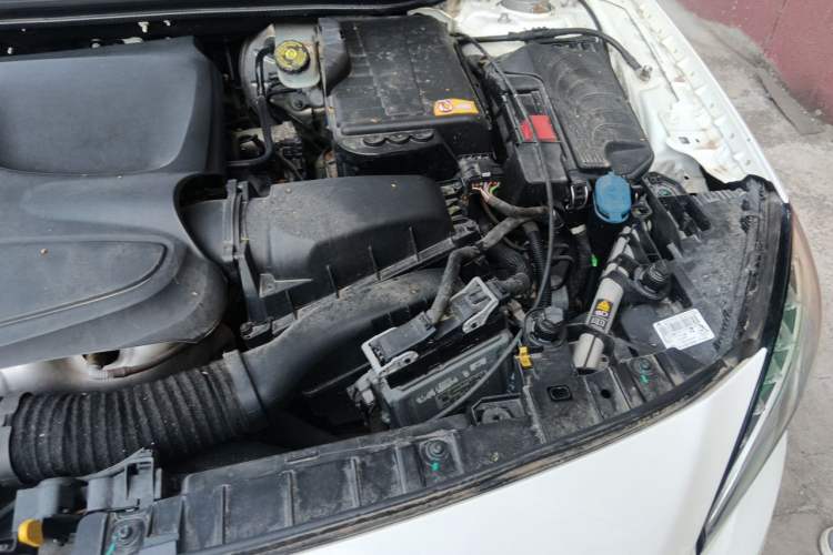 Used Mercedes-Benz GLA 2015 GLA 220 4MATIC Fashion Model Engine Bay Left