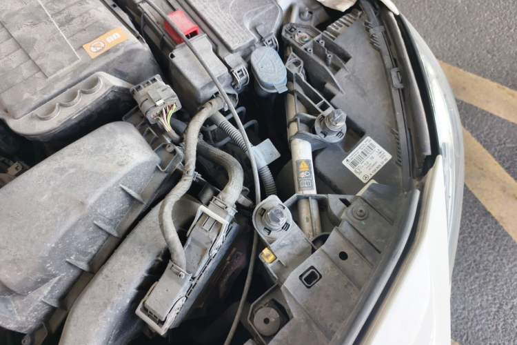 Used Mercedes-Benz GLA 2015 GLA 200 Fashion Model Engine Bay Left