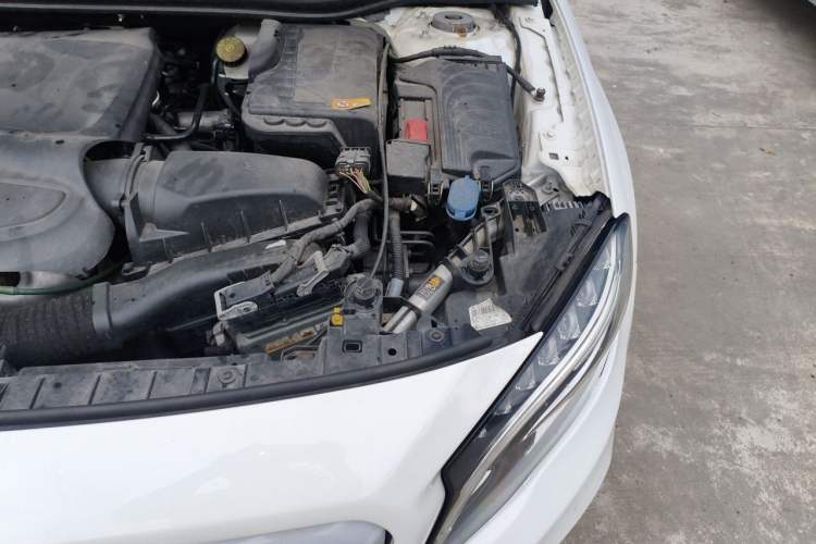 Used Mercedes-Benz GLA 2015 GLA 200 Fashion Model Engine Bay Left