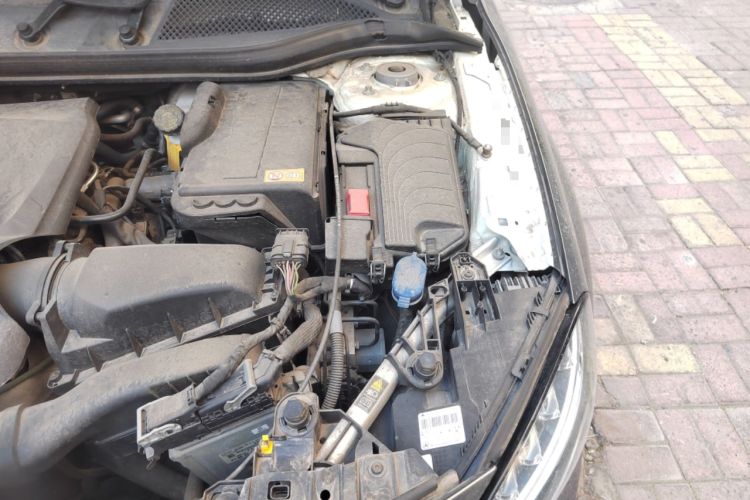 Used Mercedes-Benz GLA 2015 GLA 200 Fashion Model Engine Bay Left