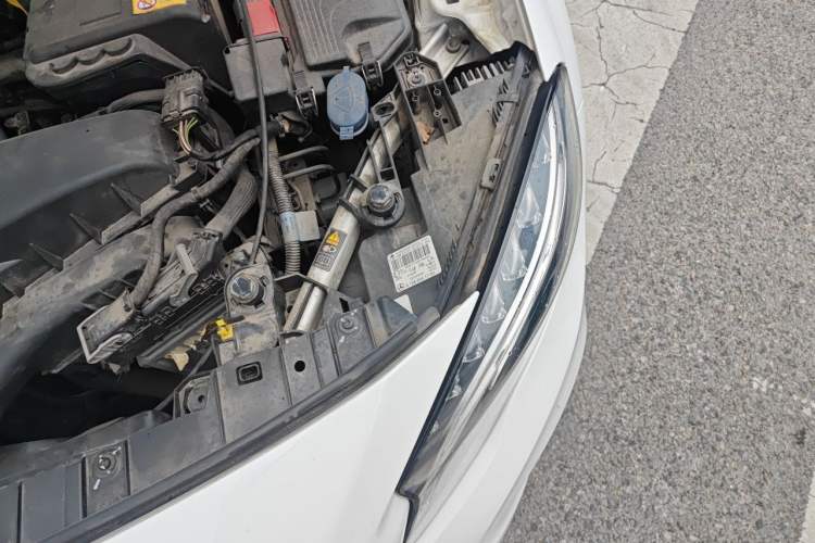 Used Mercedes-Benz GLA 2015 GLA 200 Fashion Model Engine Bay Left