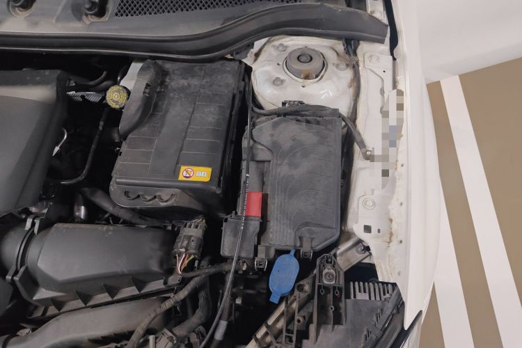 Used Mercedes-Benz GLA 2015 GLA 200 Fashion Model Engine Bay Left