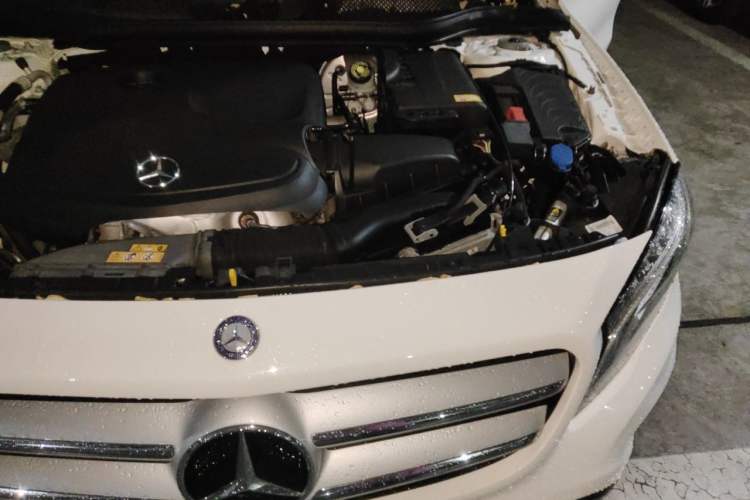 Used Mercedes-Benz GLA 2015 GLA 220 4MATIC Fashion Model Engine Bay Left