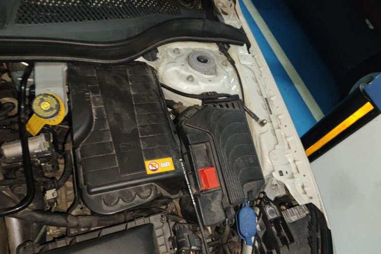 Used Mercedes-Benz GLA 2015 GLA 200 Engine Bay Left