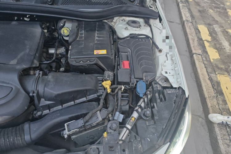 Used Mercedes-Benz GLA 2015 GLA 260 4MATIC Engine Bay Left