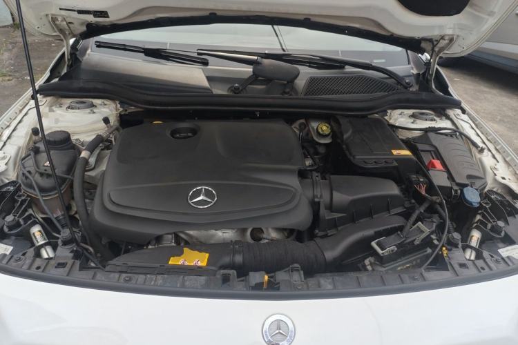 Used Mercedes-Benz GLA 2015 GLA 220 4MATIC Fashion Model Engine Bay