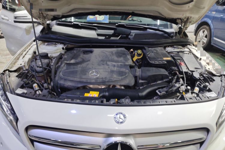 Used Mercedes-Benz GLA 2015 GLA 260 4MATIC Engine Bay
