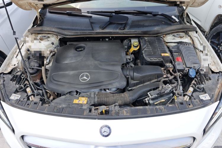 Used Mercedes-Benz GLA 2015 GLA 220 4MATIC Fashion Model Engine Bay