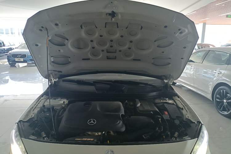 Used Mercedes-Benz GLA 2015 GLA 260 4MATIC Engine Bay