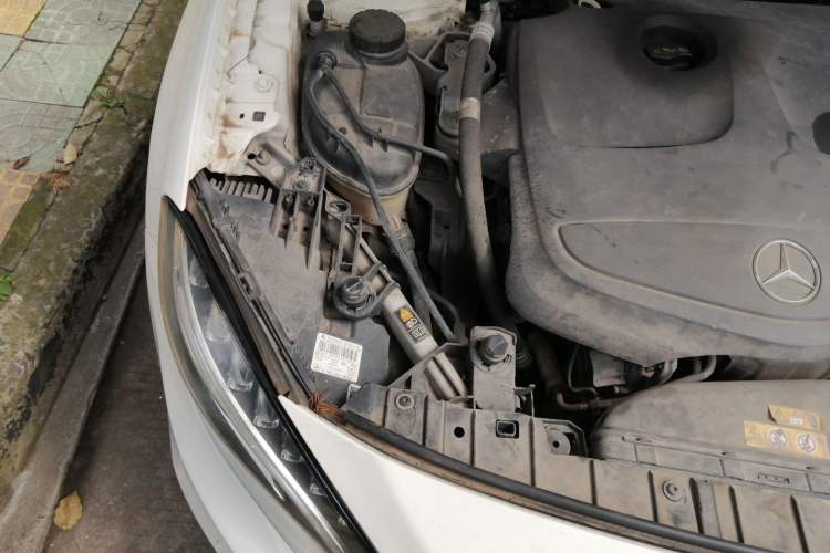 Used Mercedes-Benz GLA 2015 GLA 200 Fashion Model Engine Bay Right