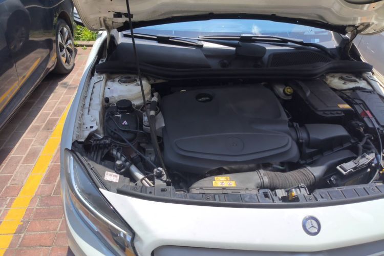Used Mercedes-Benz GLA 2015 GLA 200 Sport Edition Engine Bay Right
