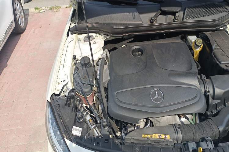 Used Mercedes-Benz GLA 2015 GLA 200 Engine Bay Right