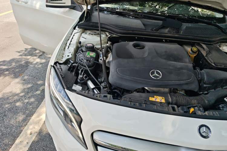Used Mercedes-Benz GLA 2015 GLA 200 Fashion Model Engine Bay Right