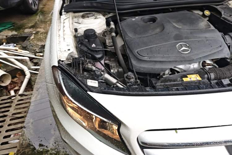 Used Mercedes-Benz GLA 2015 GLA 200 Sport Edition Engine Bay Right