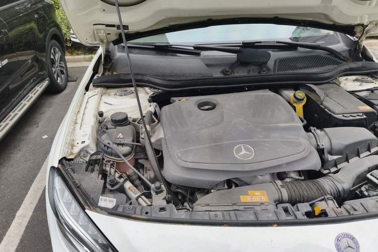 Used Mercedes-Benz GLA 2015 GLA 220 4MATIC Luxury Model Engine Bay Right
