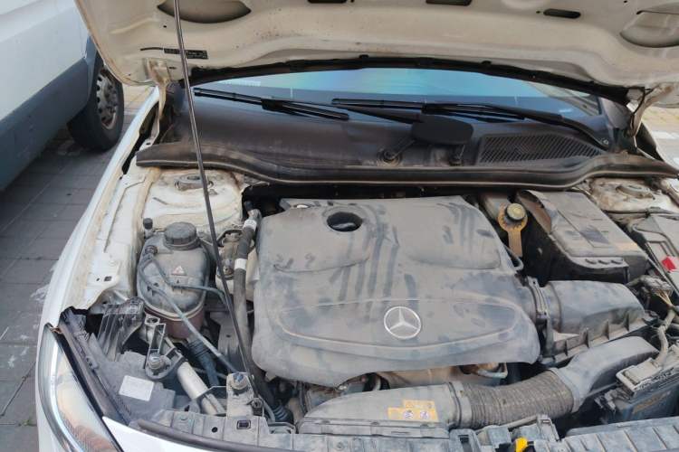 Used Mercedes-Benz GLA 2015 GLA 200 Sport Edition Engine Bay Right