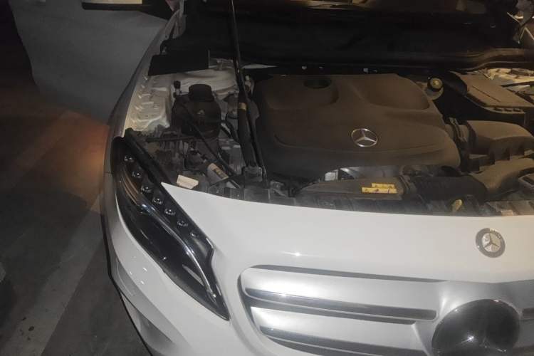 Used Mercedes-Benz GLA 2015 GLA 220 4MATIC Luxury Model Engine Bay Right