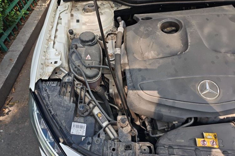Used Mercedes-Benz GLA 2015 GLA 220 4MATIC Fashion Model Engine Bay Right