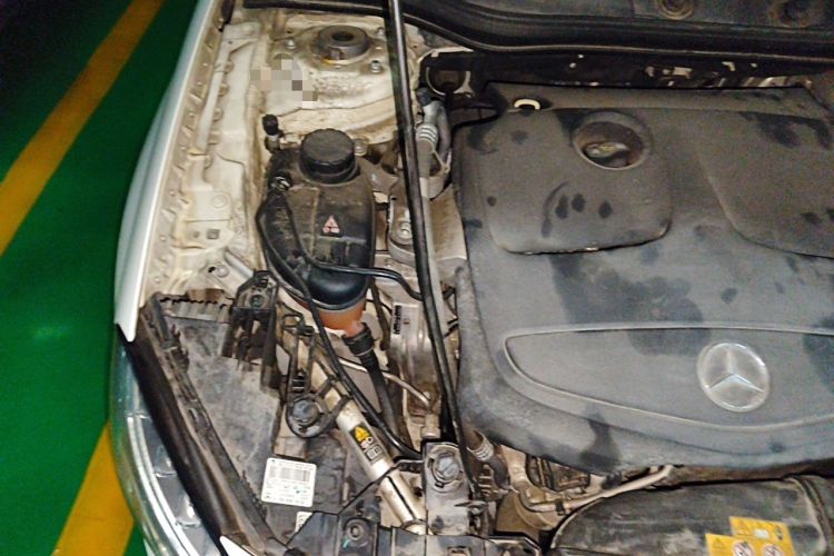Used Mercedes-Benz GLA 2015 GLA 200 Fashion Model Engine Bay Right