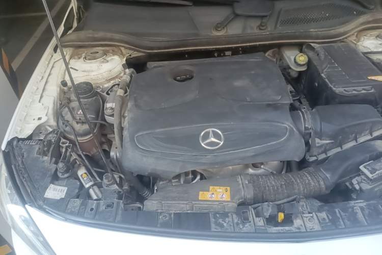 Used Mercedes-Benz GLA 2015 GLA 220 4MATIC Fashion Model Engine Bay Right