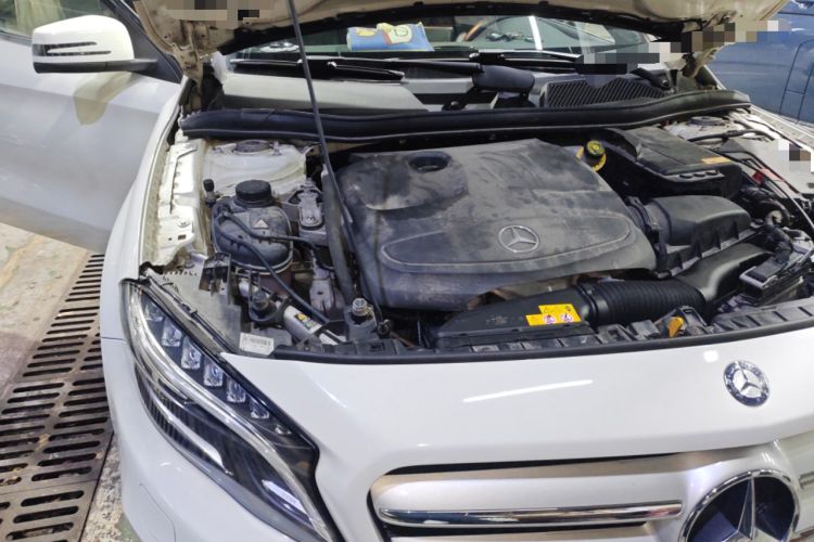 Used Mercedes-Benz GLA 2015 GLA 260 4MATIC Engine Bay Right