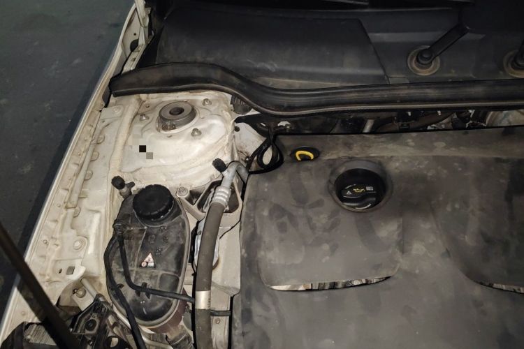 Used Mercedes-Benz GLA 2015 GLA 220 4MATIC Luxury Model Engine Bay Right