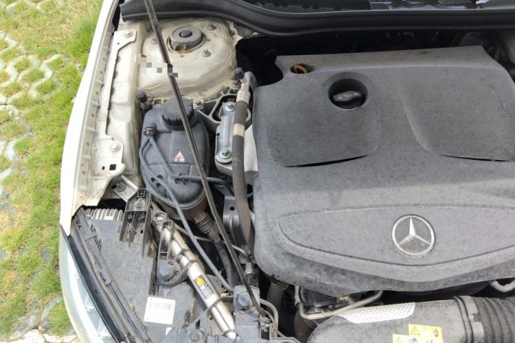 Used Mercedes-Benz GLA 2015 GLA 220 4MATIC Luxury Model Engine Bay Right