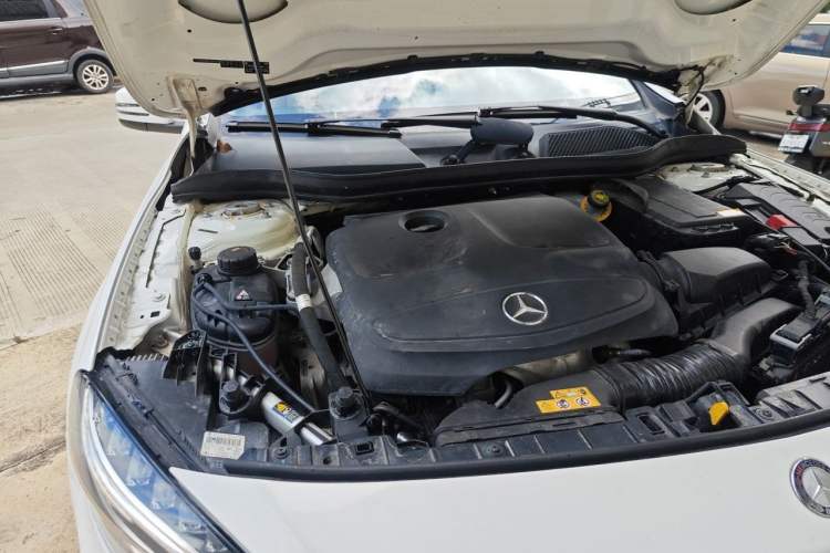 Used Mercedes-Benz GLA 2015 GLA 220 4MATIC Fashion Model Engine Bay Right