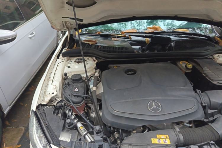 Used Mercedes-Benz GLA 2015 GLA 220 4MATIC Fashion Model Engine Bay Right