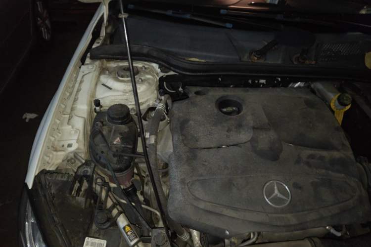 Used Mercedes-Benz GLA 2015 GLA 220 4MATIC Luxury Model Engine Bay Right