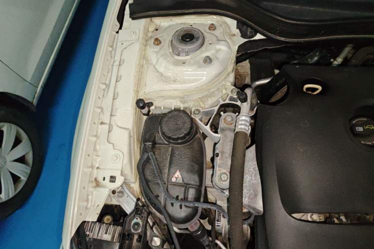 Used Mercedes-Benz GLA 2015 GLA 200 Engine Bay Right