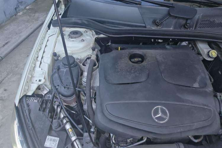 Used Mercedes-Benz GLA 2015 GLA 260 4MATIC Engine Bay Right