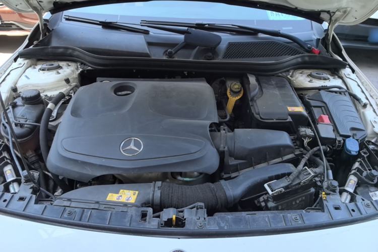 Used Mercedes-Benz GLA 2015 GLA 200 Fashion Model Engine Bay