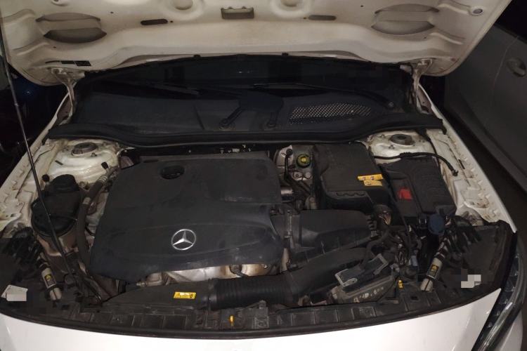 Used Mercedes-Benz GLA 2015 GLA 220 4MATIC Fashion Model Engine Bay