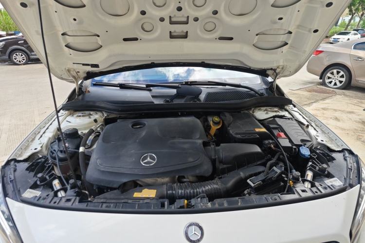 Used Mercedes-Benz GLA 2015 GLA 220 4MATIC Fashion Model Engine Bay