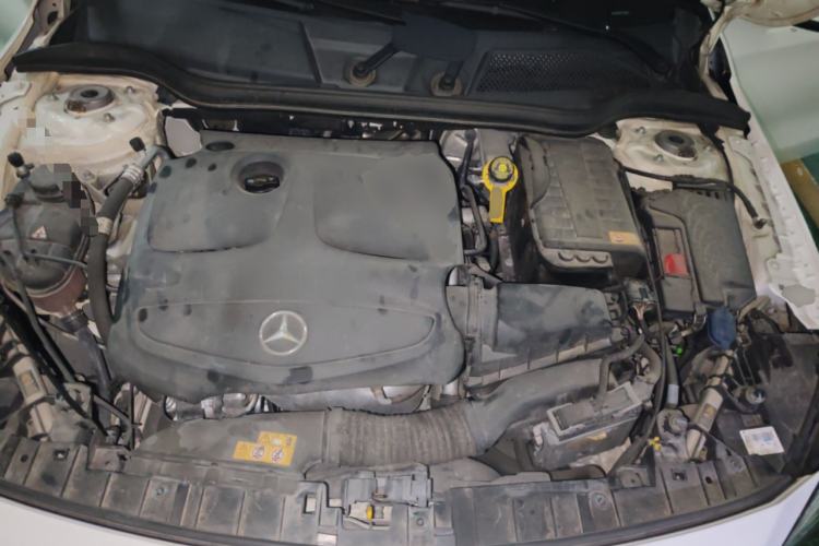 Used Mercedes-Benz GLA 2015 GLA 220 4MATIC Fashion Model Engine Bay
