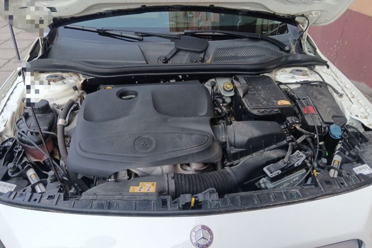 Used Mercedes-Benz GLA 2015 GLA 220 4MATIC Fashion Model Engine Bay