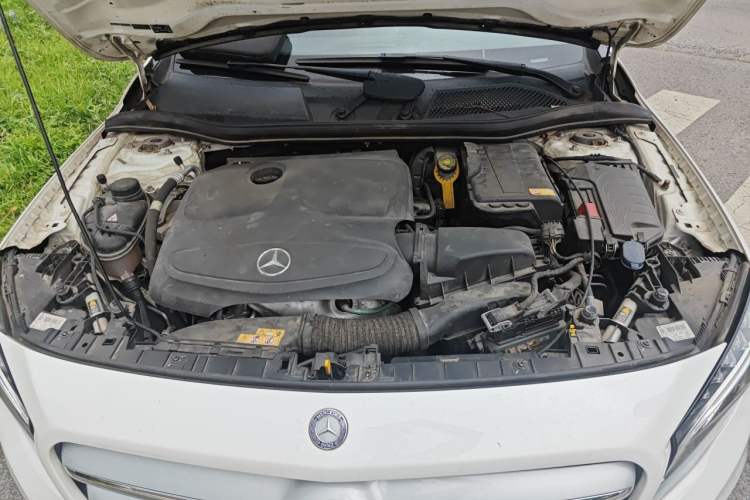 Used Mercedes-Benz GLA 2015 GLA 200 Fashion Model Engine Bay