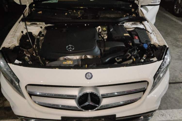 Used Mercedes-Benz GLA 2015 GLA 220 4MATIC Fashion Model Engine Bay