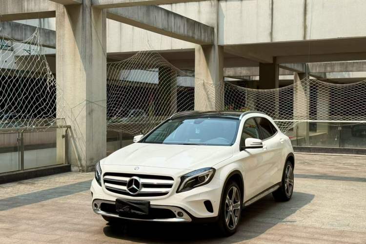 Used Mercedes-Benz GLA 2015 GLA 220 4MATIC Luxury Model Exterior 2