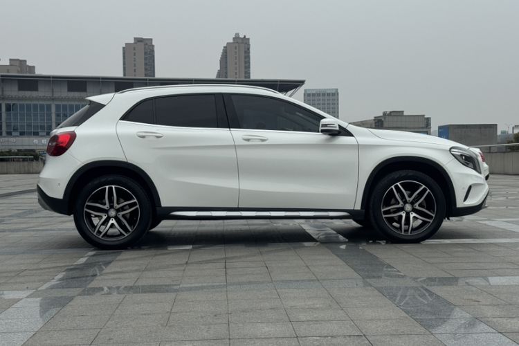 Used Mercedes-Benz GLA 2015 GLA 220 4MATIC Fashion Model Exterior 2