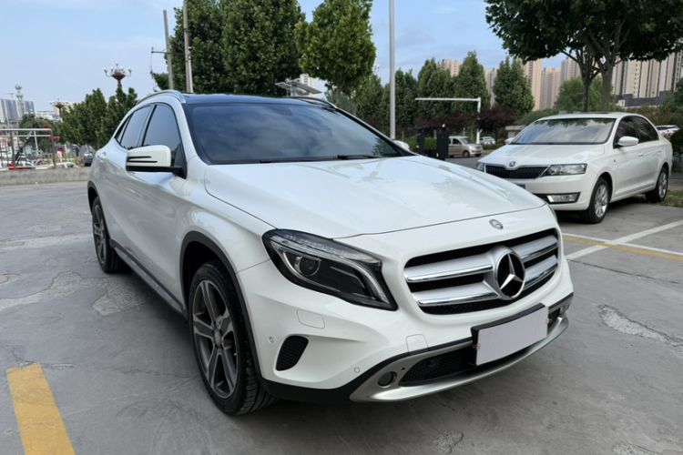 Used Mercedes-Benz GLA 2015 GLA 220 4MATIC Luxury Model Exterior 2
