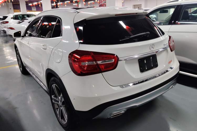 Used Mercedes-Benz GLA 2015 GLA 220 4MATIC Luxury Model Exterior 2