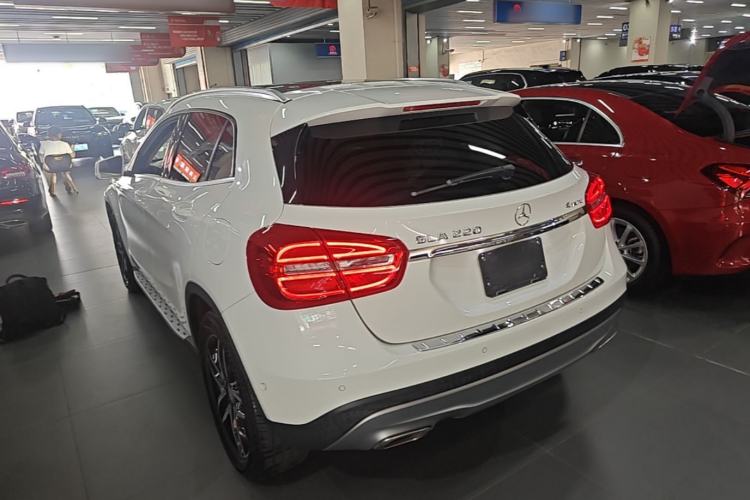 Used Mercedes-Benz GLA 2015 GLA 220 4MATIC Fashion Model Exterior 2