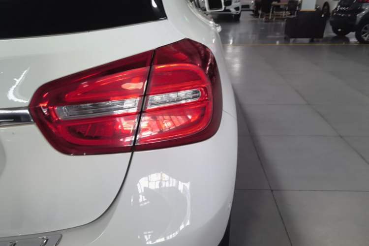 Used Mercedes-Benz GLA 2015 GLA 220 4MATIC Fashion Model Exterior 3