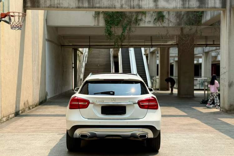 Used Mercedes-Benz GLA 2015 GLA 220 4MATIC Luxury Model Exterior 3