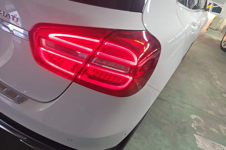Used Mercedes-Benz GLA 2015 GLA 220 4MATIC Luxury Model Exterior 3