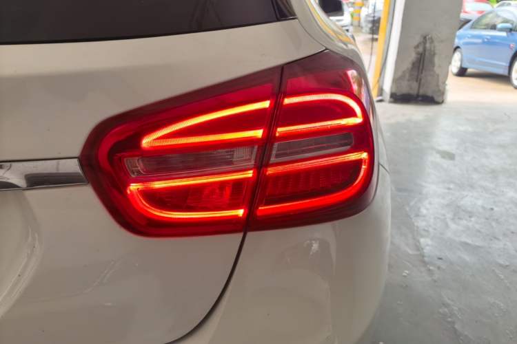 Used Mercedes-Benz GLA 2015 GLA 200 Fashion Model Exterior 3